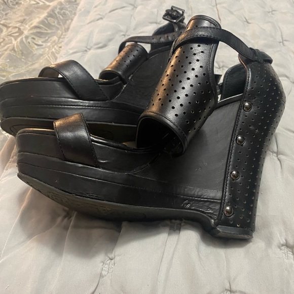 Used black wedges. - Picture 2 of 3